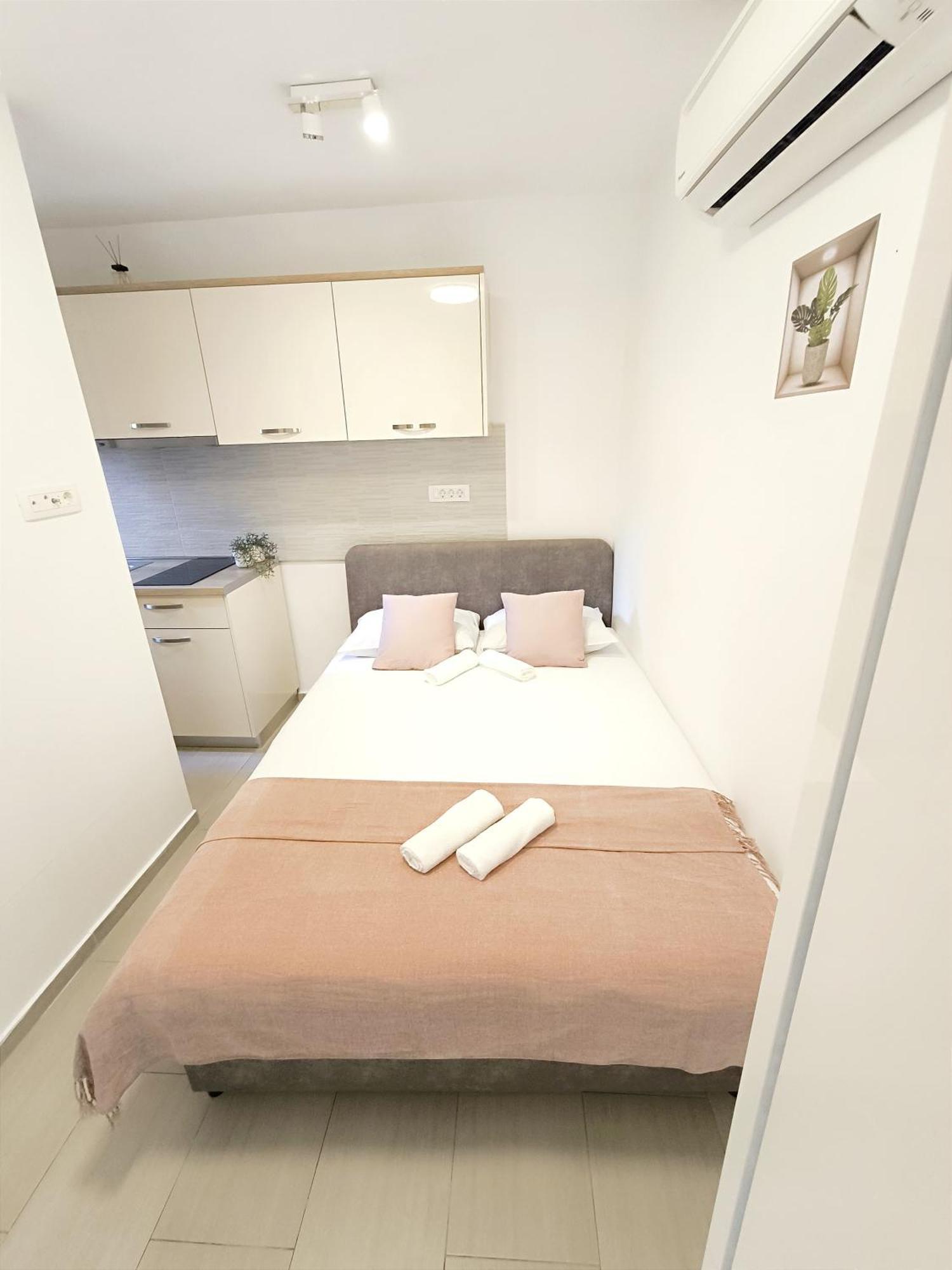 Central Apartment & Room Niko سبليت المظهر الخارجي الصورة
