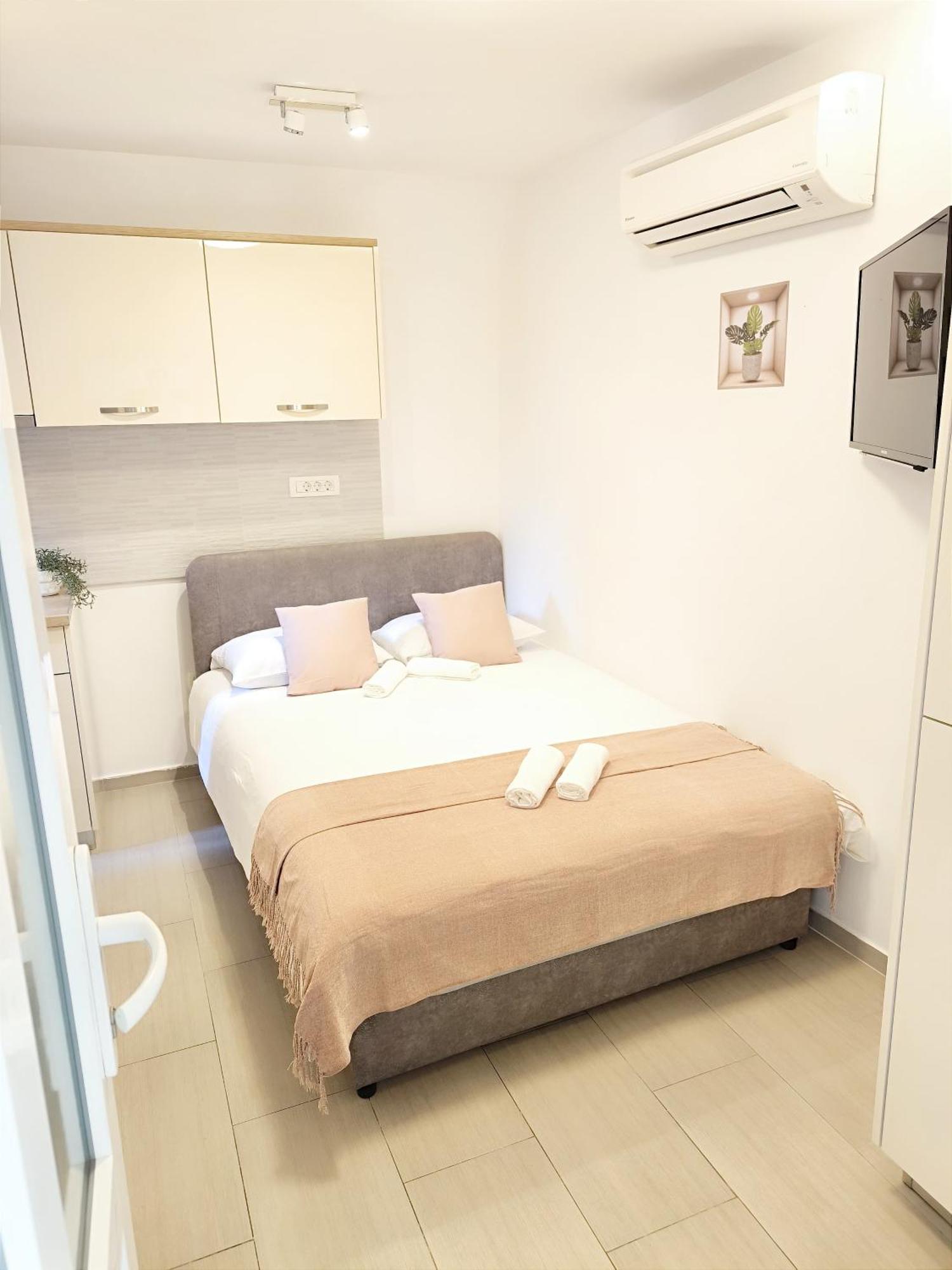 Central Apartment & Room Niko سبليت المظهر الخارجي الصورة