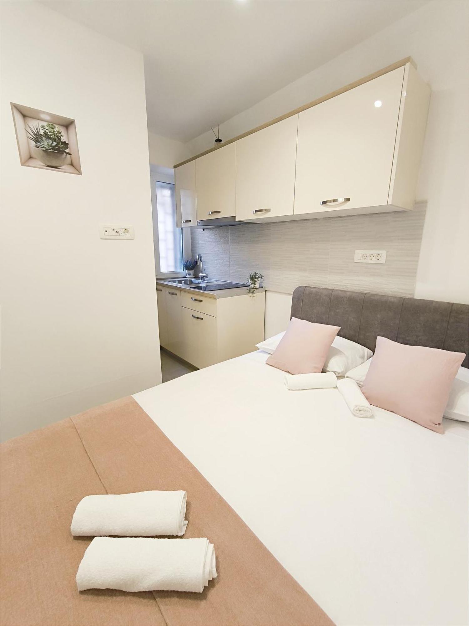 Central Apartment & Room Niko سبليت المظهر الخارجي الصورة
