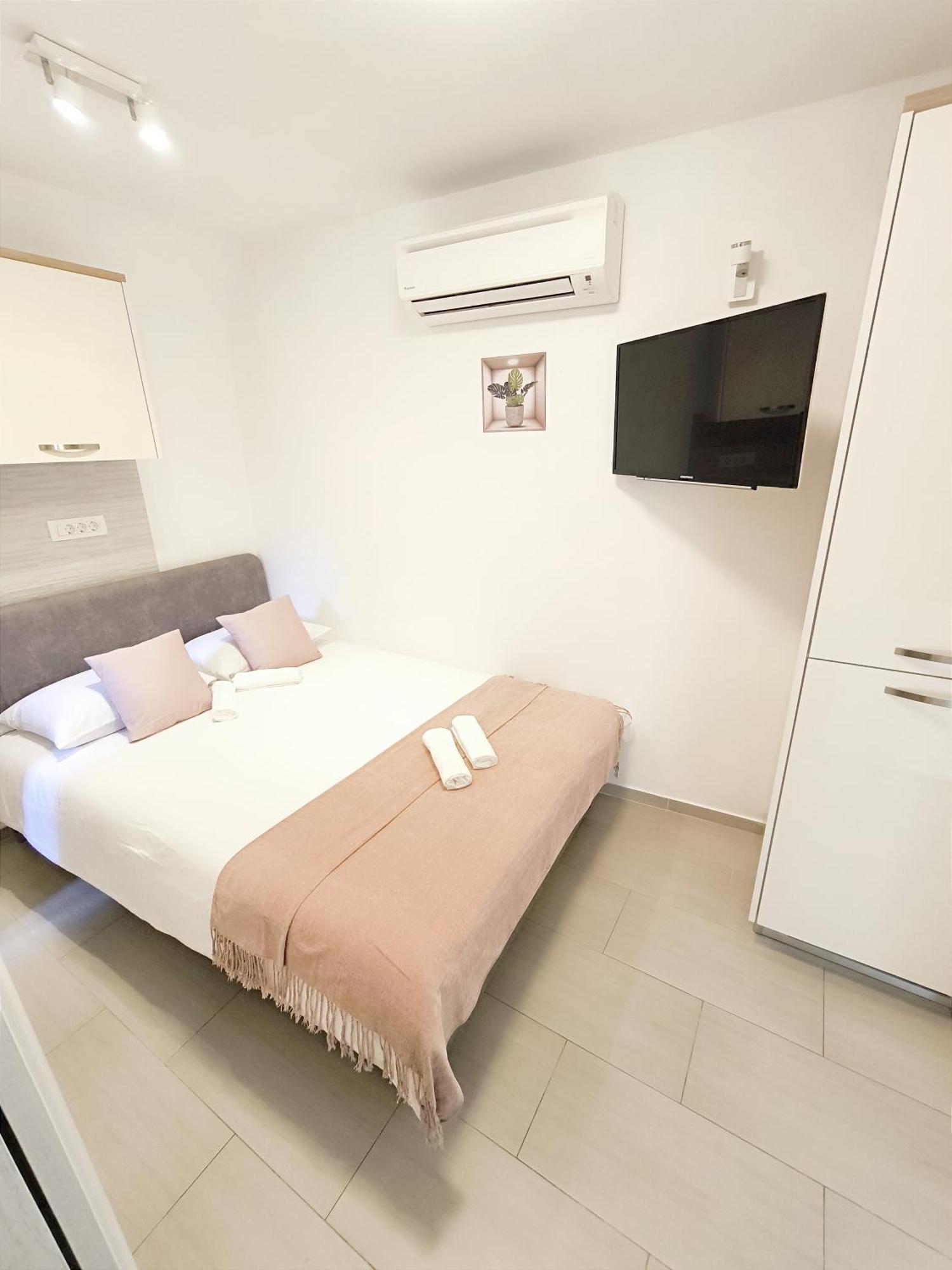 Central Apartment & Room Niko سبليت المظهر الخارجي الصورة