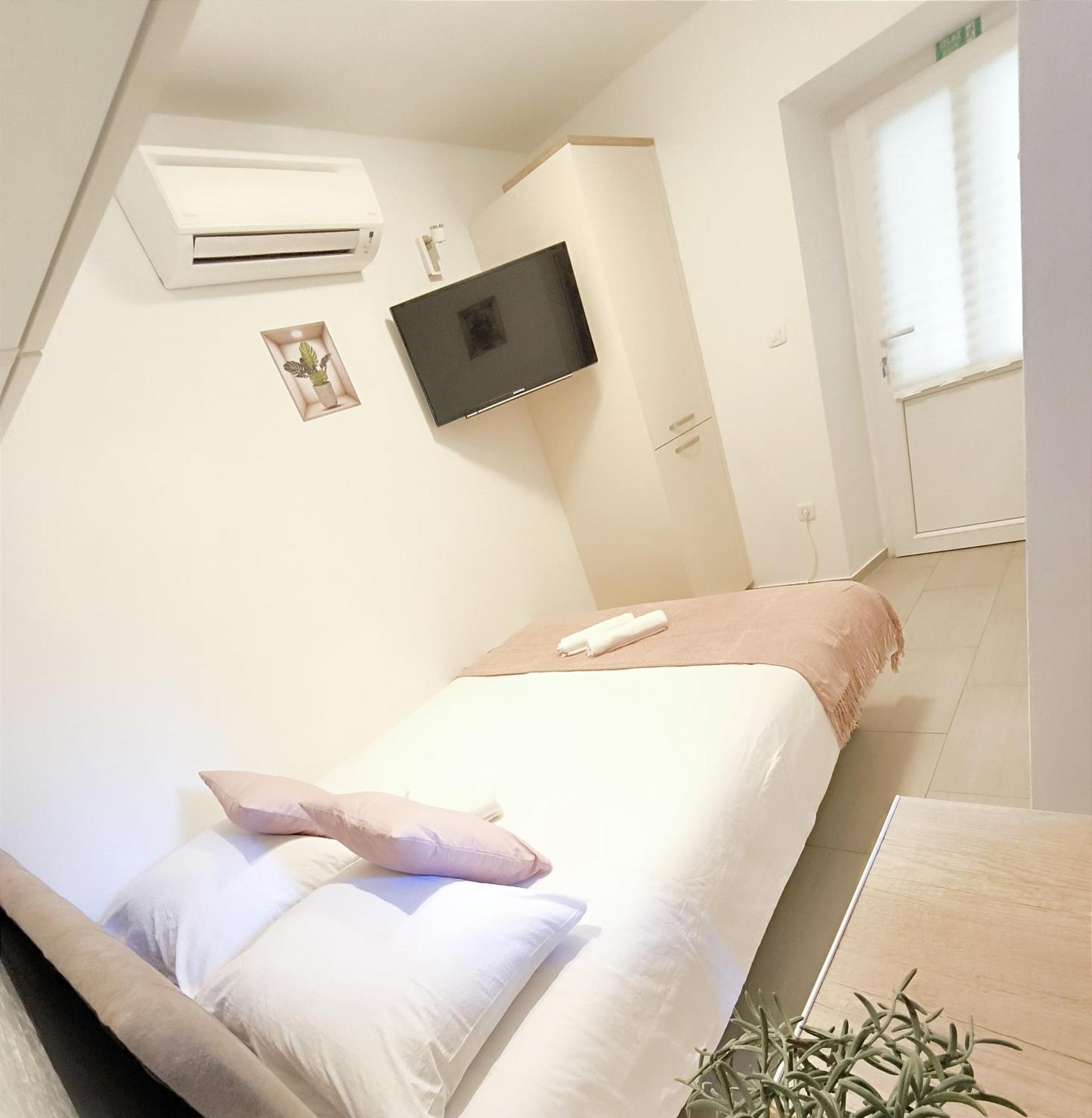 Central Apartment & Room Niko سبليت المظهر الخارجي الصورة