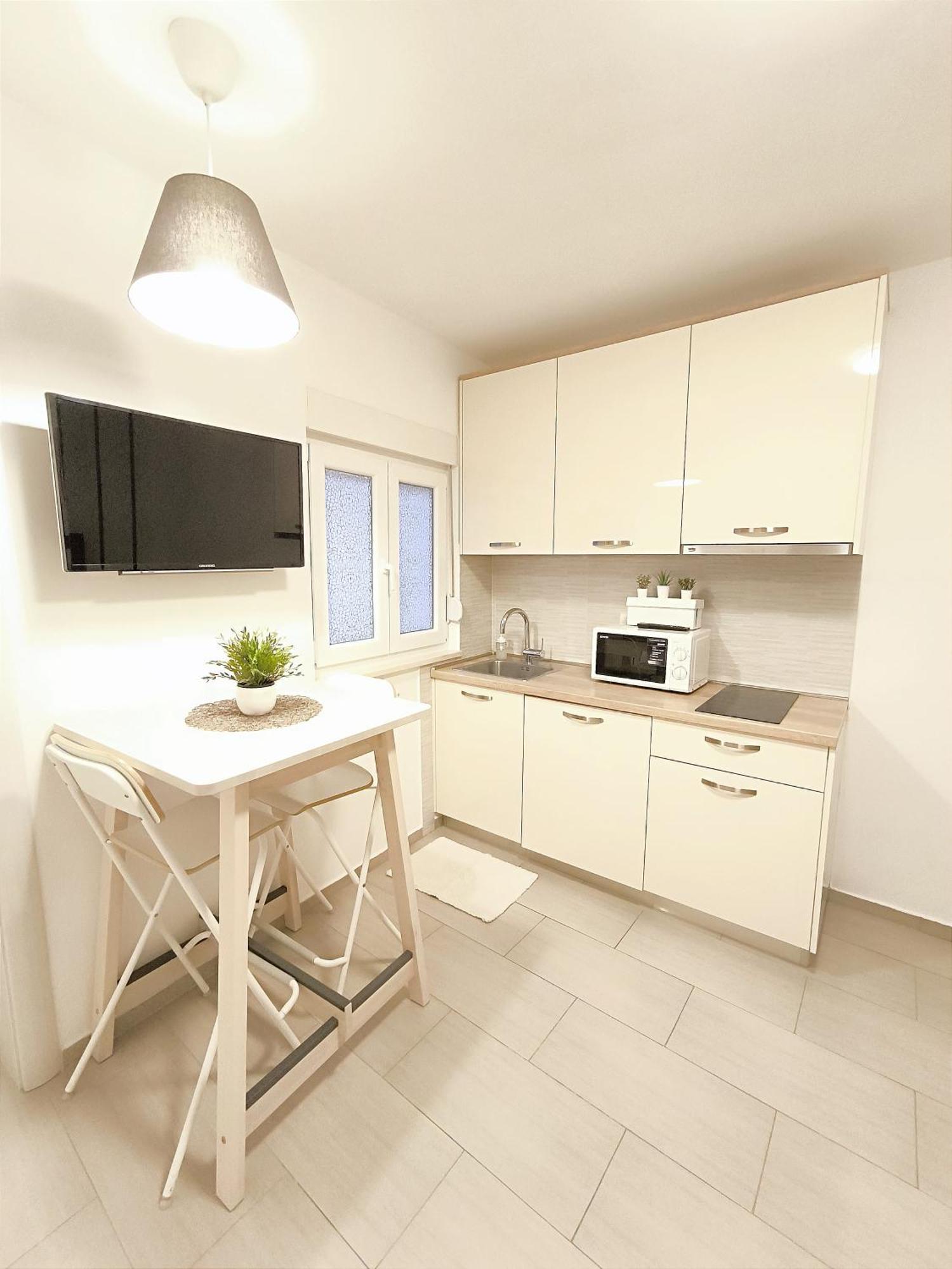 Central Apartment & Room Niko سبليت المظهر الخارجي الصورة